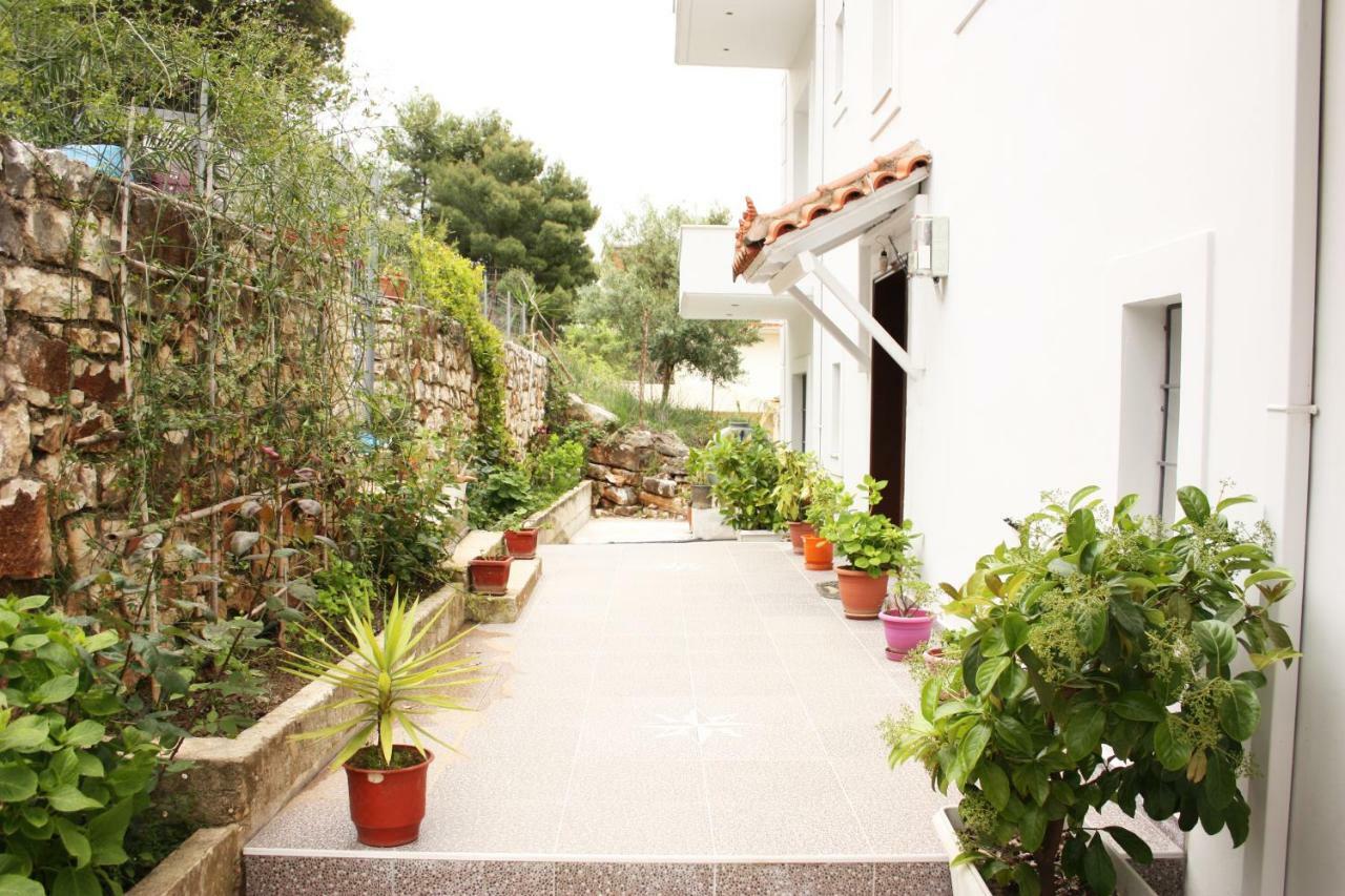 Alexandra'S Apartments Sarandë Eksteriør billede