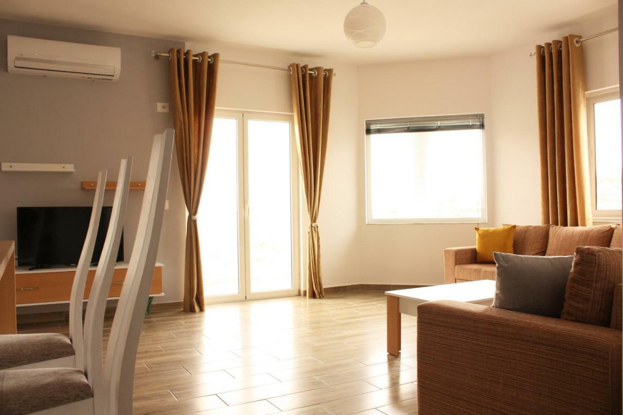 Alexandra'S Apartments Sarandë Eksteriør billede